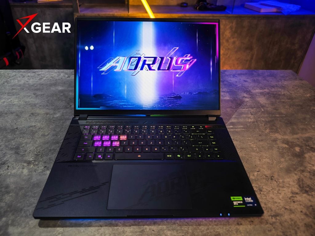 laptop gaming aorus master có màn hình chuẩn màu đồ họa