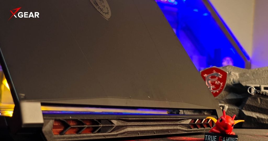 MSI Katana và Sword tản nhiệt được bố trí phía sau mặt lưng