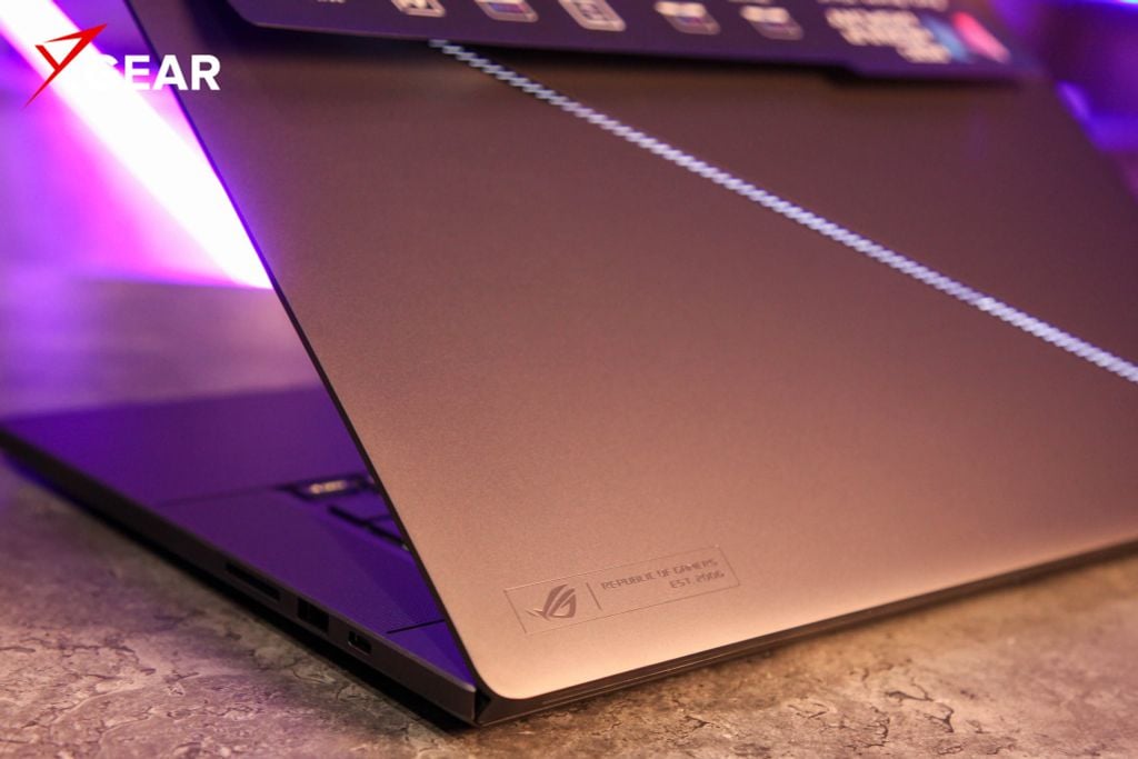 laptop gaming asus rog zephyrus g16 gu605cp qr141w cận logo