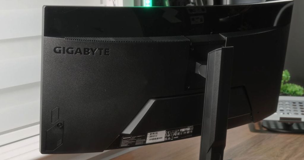 Gigabyte G34WQCP đầy đủ cổng kết nối