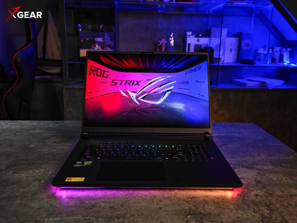 Asus Gaming ROG Strix SCAR 18 G835LR-SA130W màn hình 18 inch thoải mái khi cả học tập và chơi game