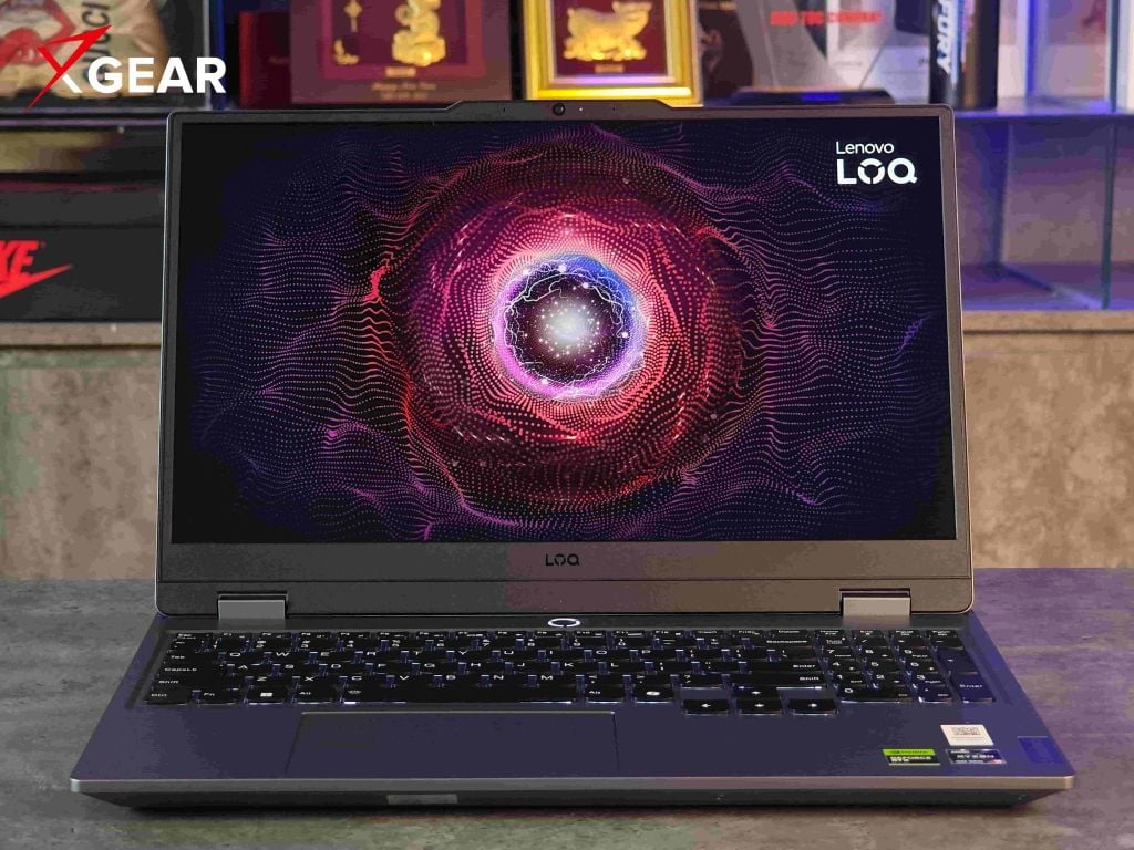 cận màn hình lenovo loq 15