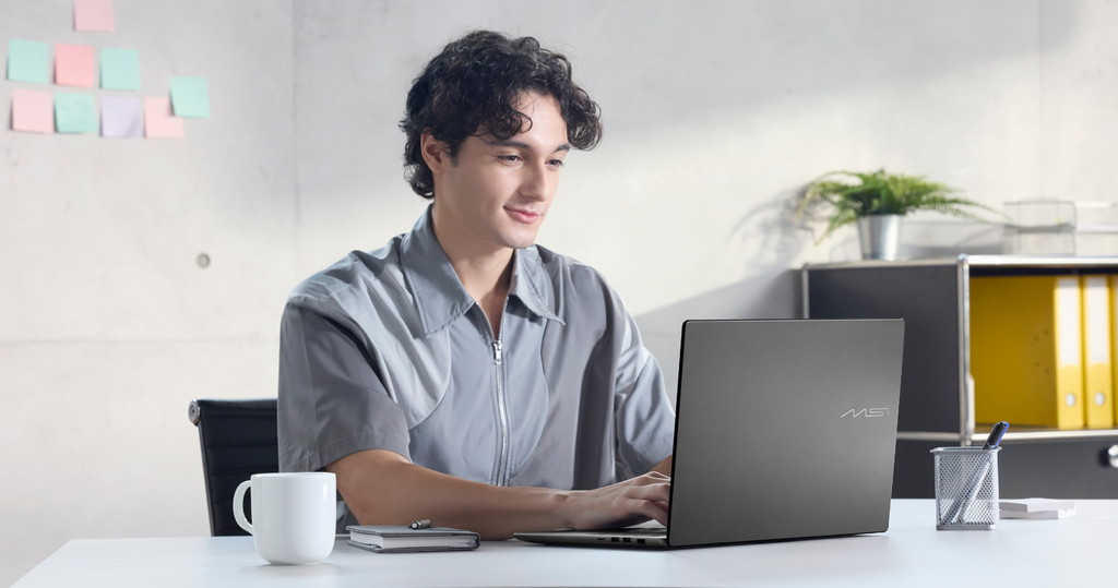 laptop MSI Modern 16S AI+ G3MG-058VN