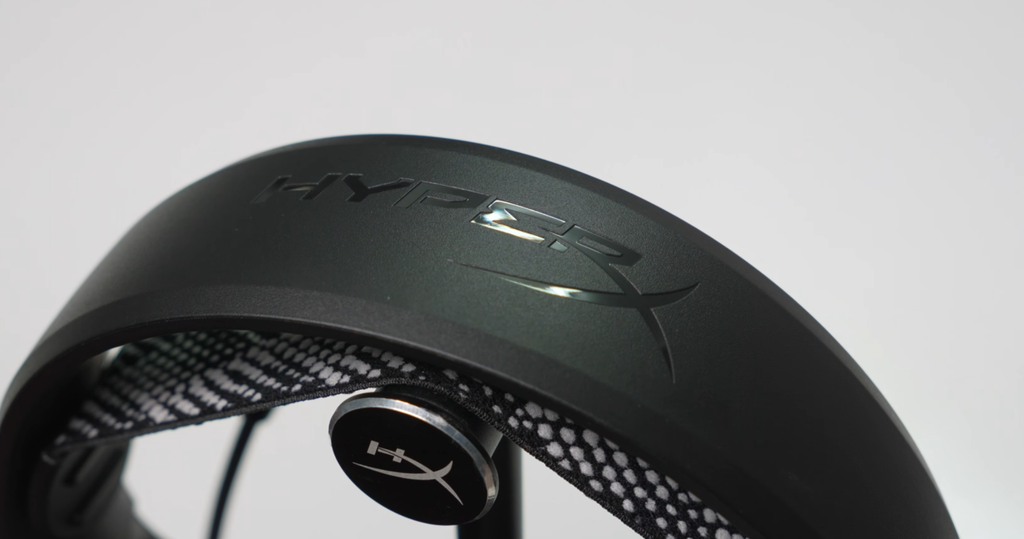 Tai nghe HP HyperX Cloud Jet Black Wireless logo Hyper trên thành tai nghe