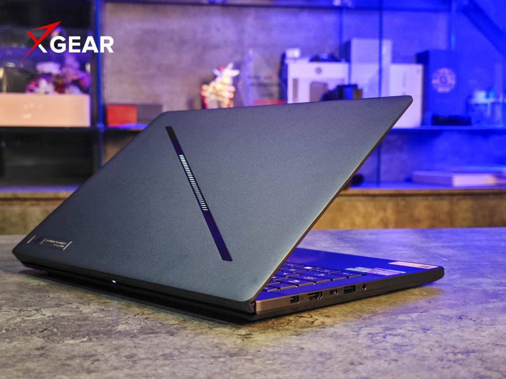 Laptop ASUS ROG Zephyrus G14 GA403WP-QS045WS sở hữu thiết kế sang trọng cao cấp