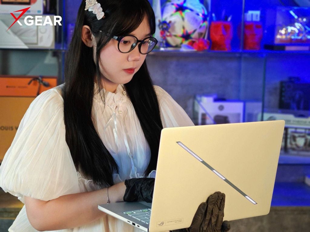 ROG Zephyrus G14 GA403WM-QS058WS được trang bị đầy đủ cổng kế nối