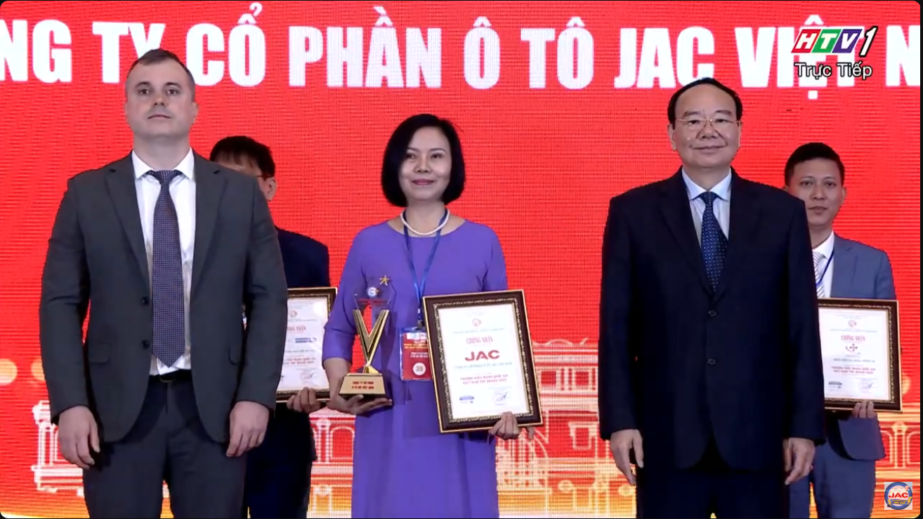 JAC VINH HẠNH NHẬN “TOP 12 THƯƠNG HIỆU MẠNH QUỐC GIA NĂM 2025”