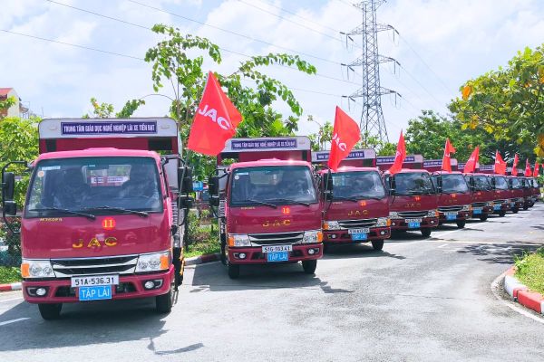 JAC Việt Nam bàn giao 20 xe tải H360 E5 cho Trung tâm Đào tạo lái xe Tiến Đạt