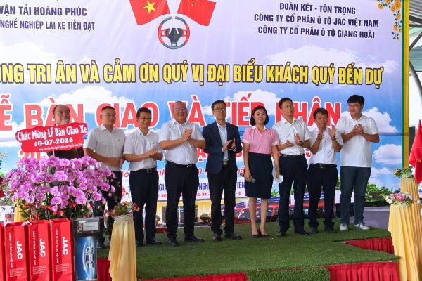 JAC Việt Nam bàn giao 20 xe tải H360 E5 cho Trung tâm Đào tạo lái xe Tiến Đạt