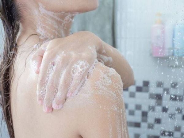 Một số thành phần trong sữa tắm có thể làm trắng da