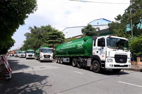 Làm sao để vận chuyển mỡ cá, dầu cọ không bị đông đặc?