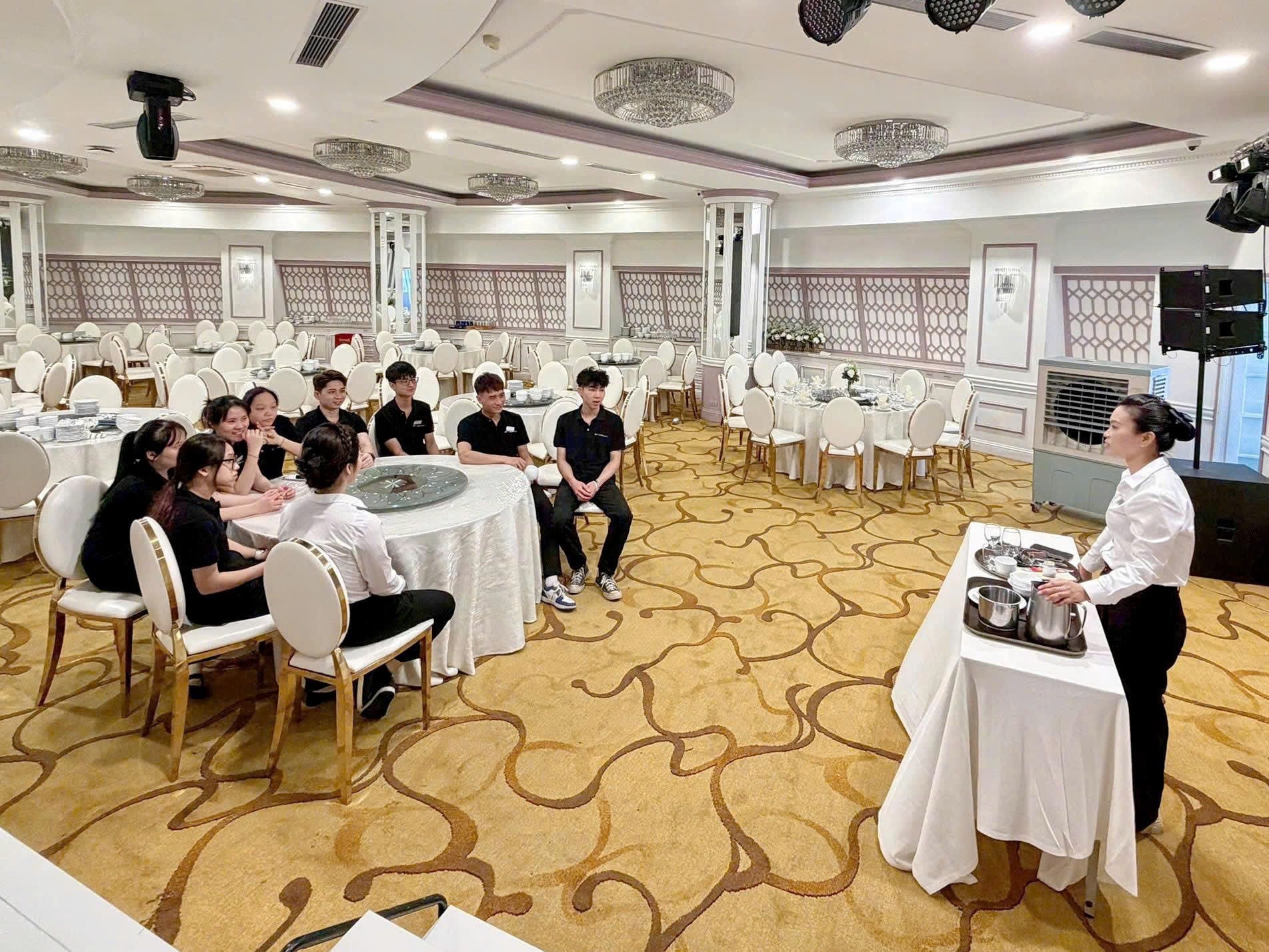 Phía sau mỗi sự kiện hoàn hảo: quy trình đào tạo nghiệp vụ tiệc chuẩn hóa tại Star Galaxy