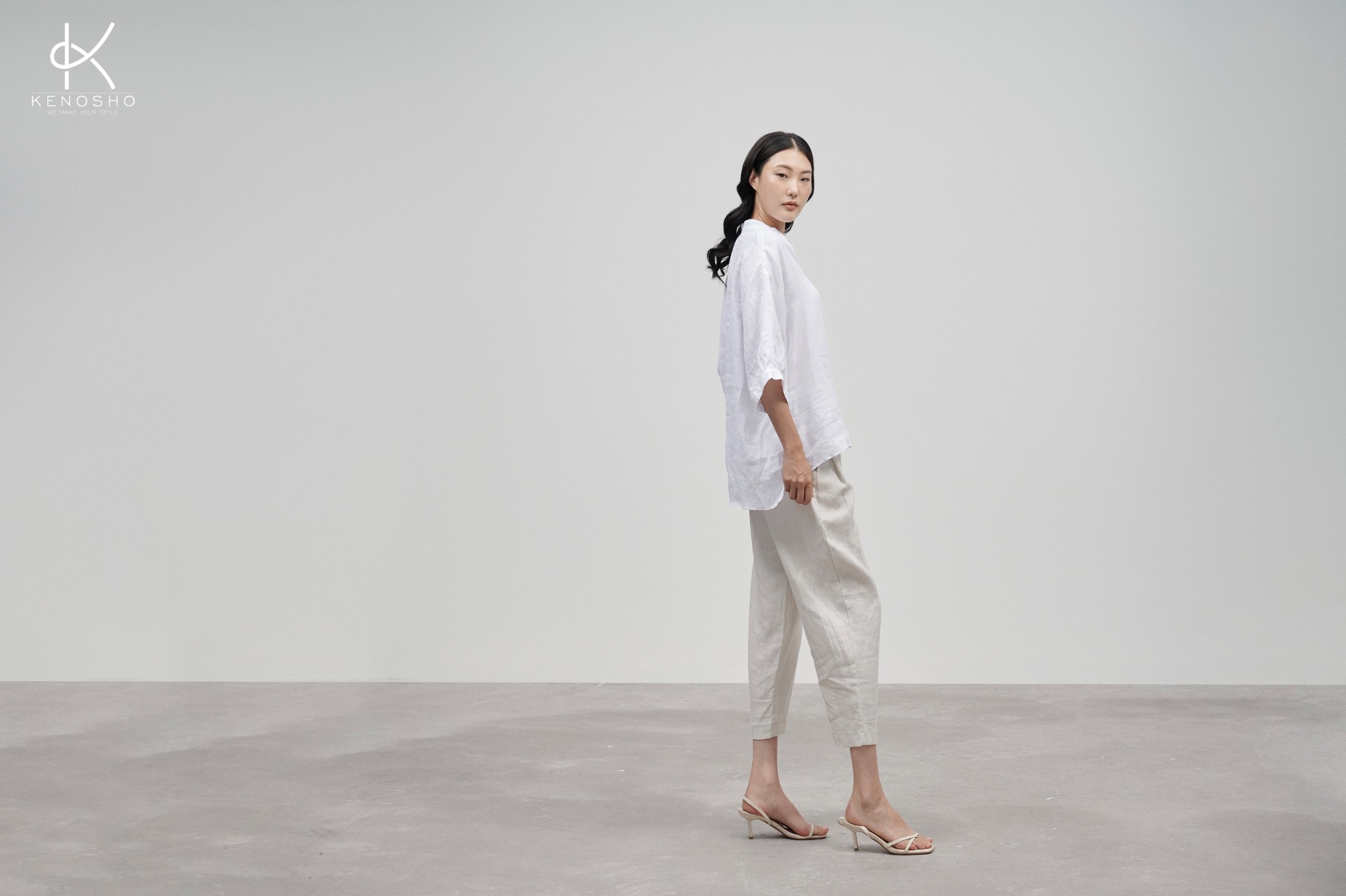 Quần Suông Mặc Đi Du Lịch: 4 Tiêu Chí Chọn Lựa 'Không Nhăn' và Công Thức Phối Đồ Đa Dụn