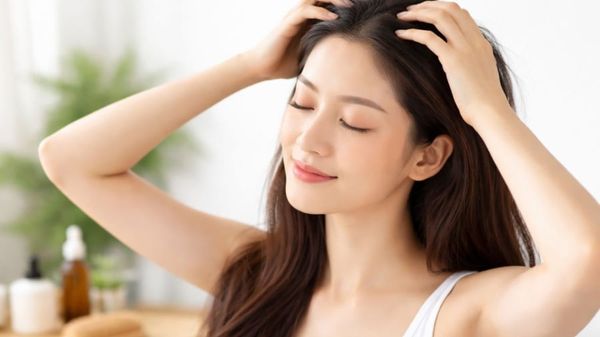 Xu hướng làm đẹp 2026: Massage da đầu kích thích mọc tóc có thật sự hiệu quả?