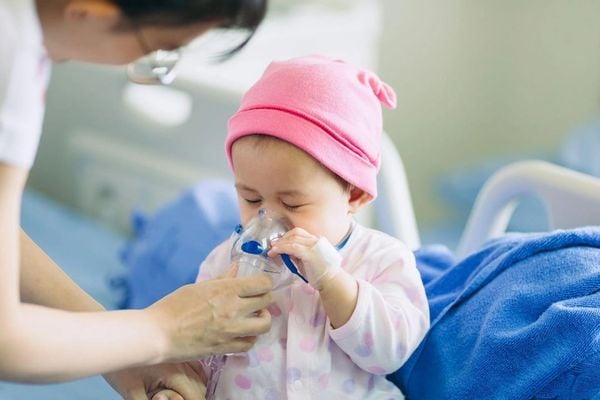 Ô nhiễm không khí tác động đến trẻ nhỏ ra sao? Điều cha mẹ nên biết sớm và giải pháp tại nhà
