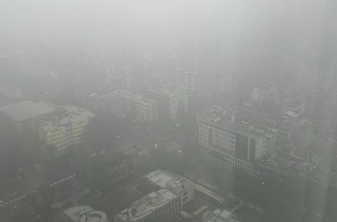 Thực trạng ô nhiễm không khí ở Việt Nam năm 2025, giải pháp chăm sóc sức khỏe tại nhà