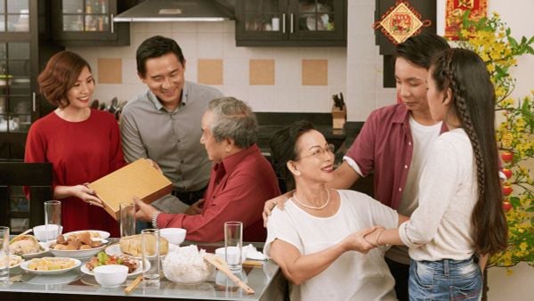 Xu hướng quà Tết 2026: Khi quà tặng truyền thống kết hợp lối sống hiện đại