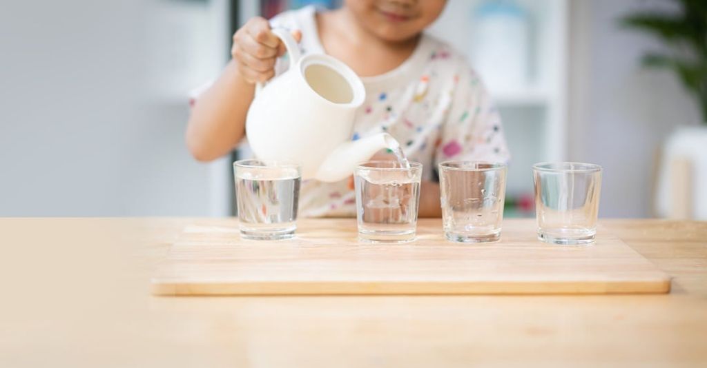 Nước sạch là “trợ thủ” hỗ trợ trẻ tiêu hóa và hấp thu dinh dưỡng