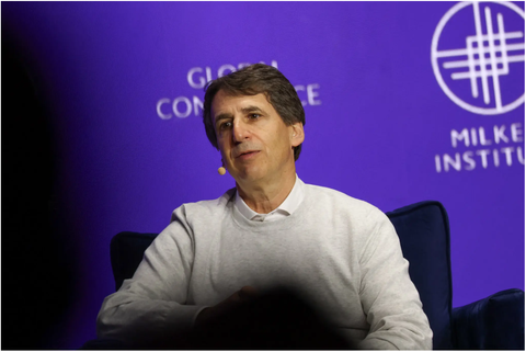 Tỷ phú đứng sau “thỏa ước đại học” của Trump