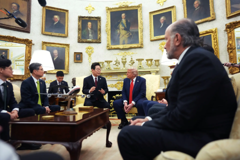 Kẹt giữa Mỹ và Trung Quốc, Hàn Quốc đối mặt áp lực từ cuộc chiến thương mại