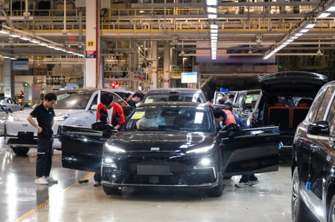 Trung Quốc vượt mốc thặng dư thương mại 1.000 tỷ USD: Làn sóng xuất khẩu đang tái định hình kinh tế toàn cầu