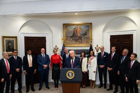 Trump công bố thỏa thuận giá thuốc với 9 hãng dược lớn: Giảm giá thật hay chỉ là điều chỉnh chiến thuật?