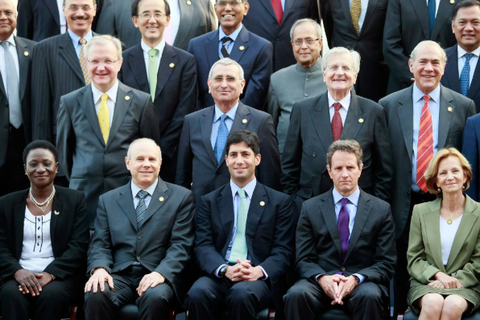 “Người dàn xếp” bước vào ghế nóng