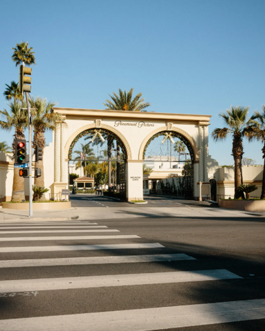 Netflix rút lui khỏi thương vụ Warner Bros., mở đường cho David Ellison thâu tóm