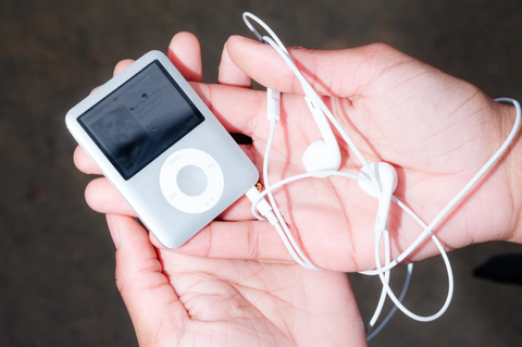 Khi iPod hồi sinh trong tai nghe của người trẻ