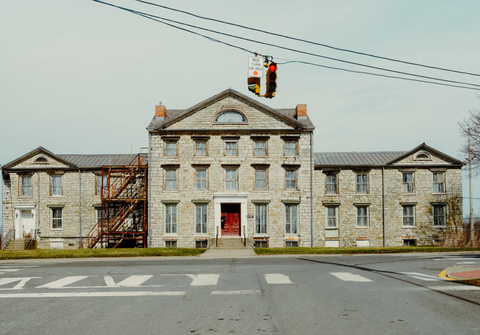 Bard College bất ngờ trở thành “đại địa chủ” cách trường 32 km