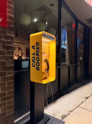 Khi điện thoại công cộng đối đầu với đại dịch cô đơn