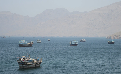 Thế giới chờ đợi Eo biển Hormuz mở lại