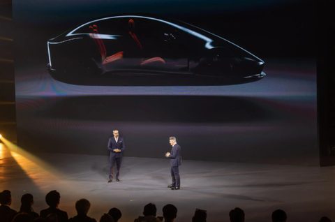 Ferrari đặt cược vào xe điện: Liệu người mê siêu xe có chấp nhận Luce?