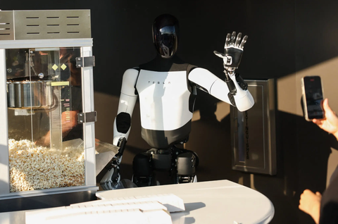 Robot hình người bước vào nhà máy ô tô, nhưng hiệu quả còn là dấu chấm hỏi
