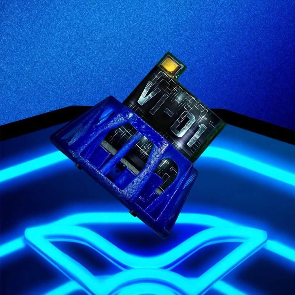 Cận cảnh chip cảm biến Victor VI-01 gắn trên cán vợt cầu lông