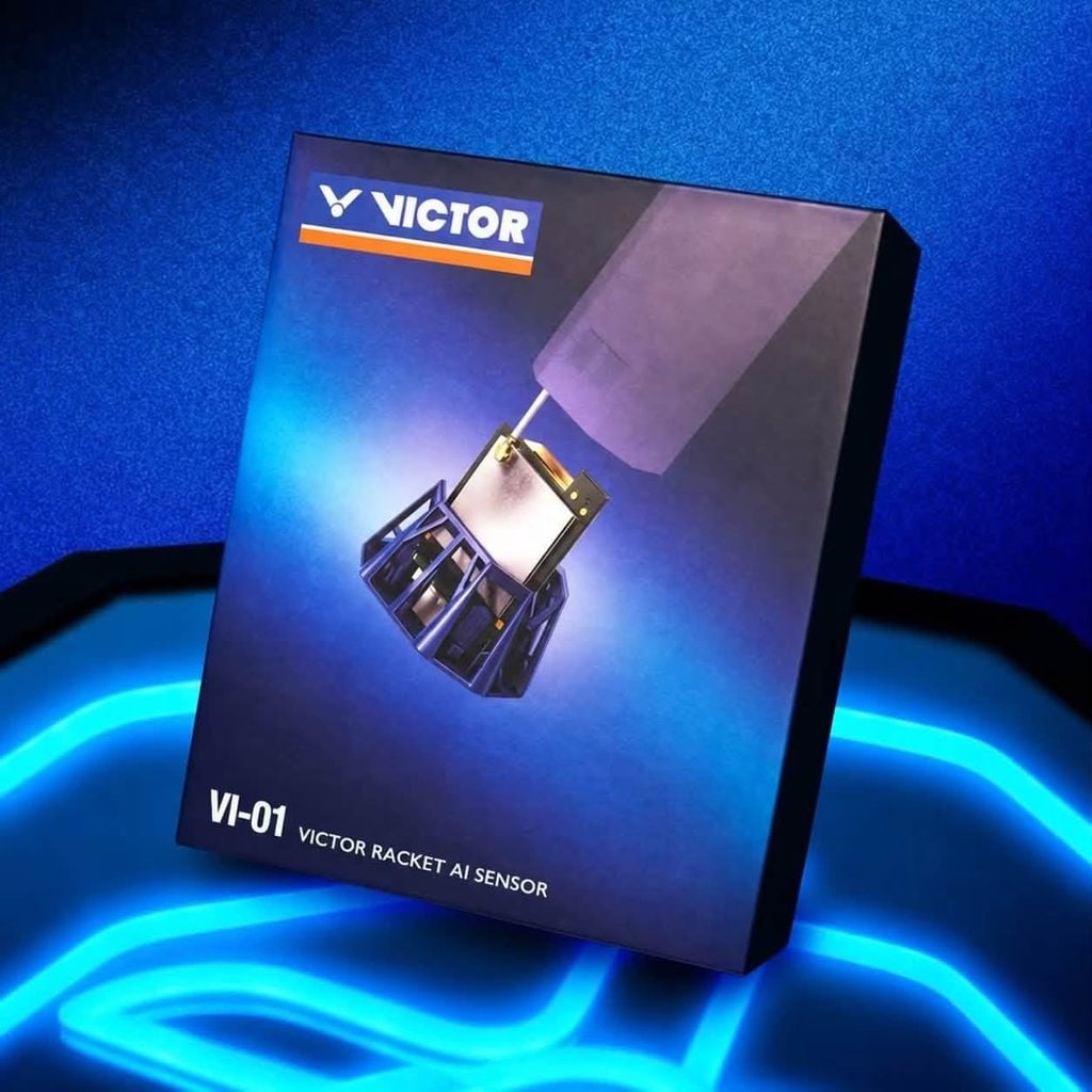 Hộp sản phẩm Victor VI-01 — chip cảm biến AI gắn vợt cầu lông