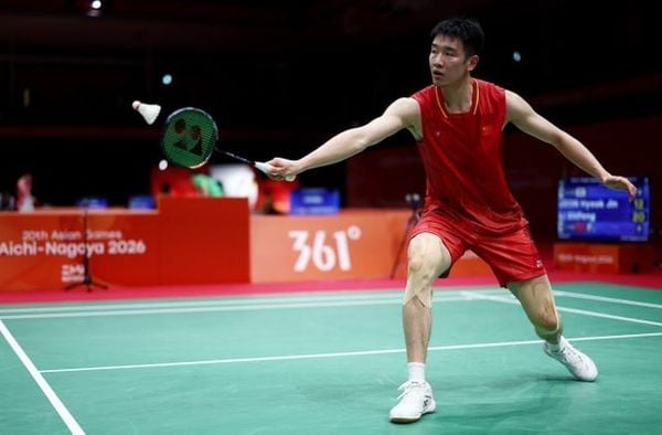 Li Shi Feng bỏ nhỏ
