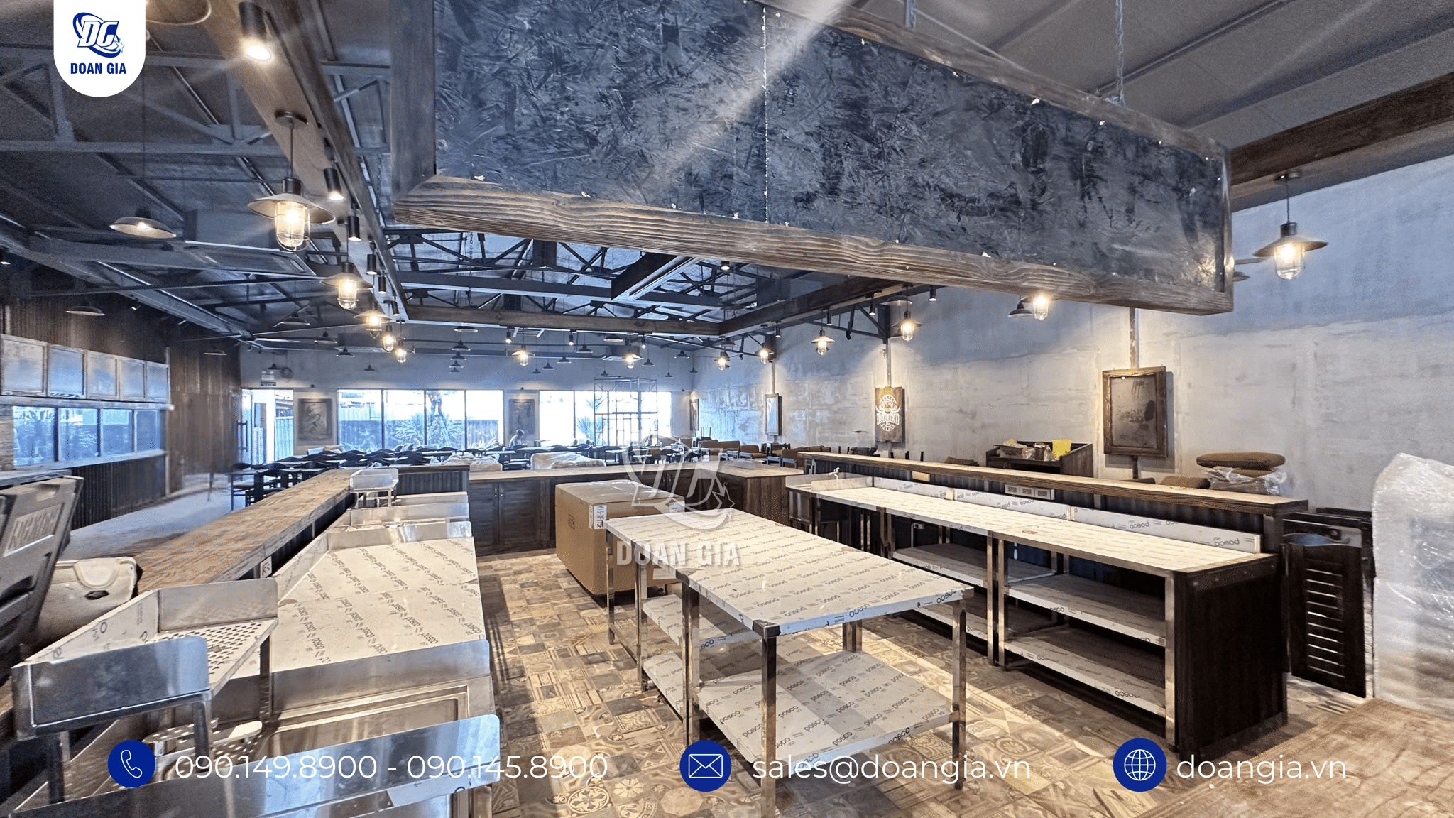 thiết kế quầy bar inox
