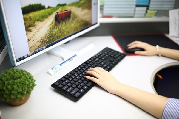 Sắp xếp vị trị các thiết bị làm việc phù hợp để cơ thể luôn thoải mái