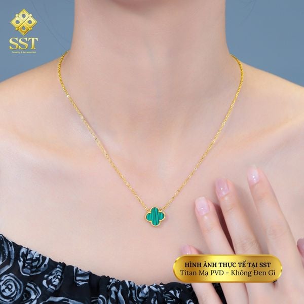 day chuyen titan sst co bon la thanh lich