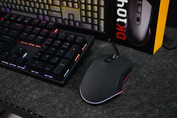 Chuột gaming DK104 RGB gọn nhẹ, dễ dùng