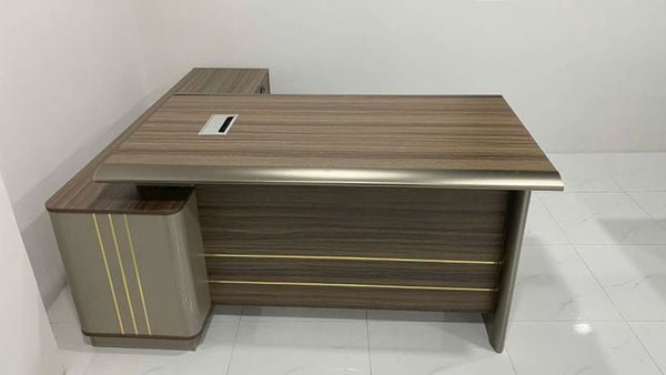 Bàn văn phòng theo chất liệu