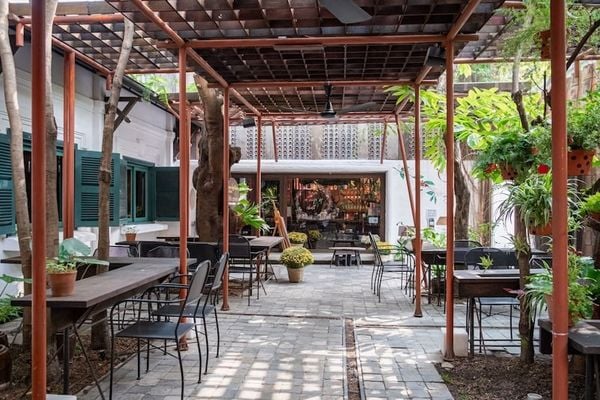 Decor quán cafe ngoài trời sân vườn