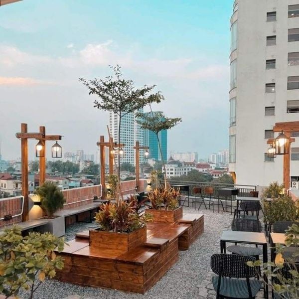 Decor quán cafe ngoài trời trên sân thượng
