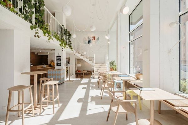 Decor quán cafe ngoài trời phong cách Hiện đại