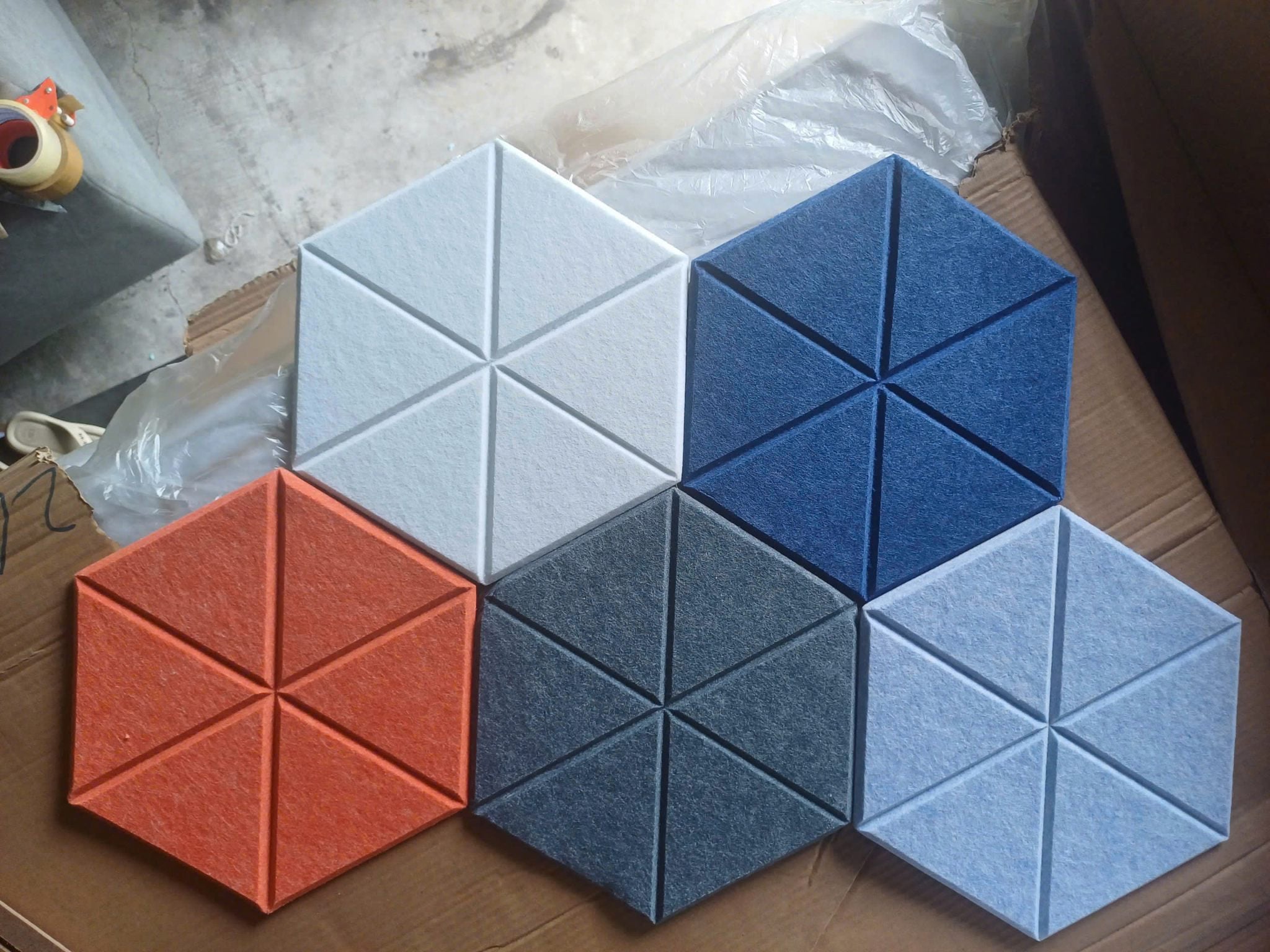 Tấm polyester là gì? Cấu tạo và nguyên lý tiêu âm