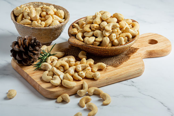 Mẹo giữ hạt điều giòn rụm suốt Tết không cần chất bảo quản