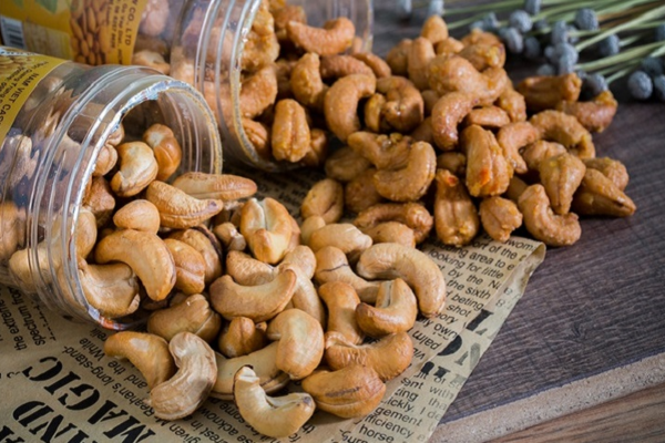 Bảo quản hạt điều trong hũ nhựa kín có nên không?