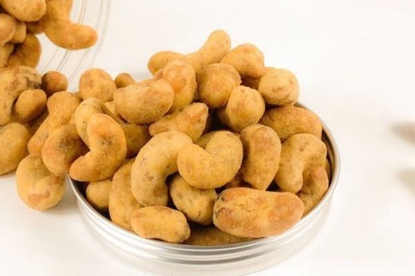 Những cách làm hạt điều tẩm vị ăn vặt hấp dẫn