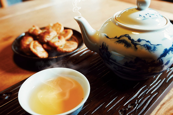 Các món ăn kèm khi uống Mộc Hương Trà mang đến sự hài hòa